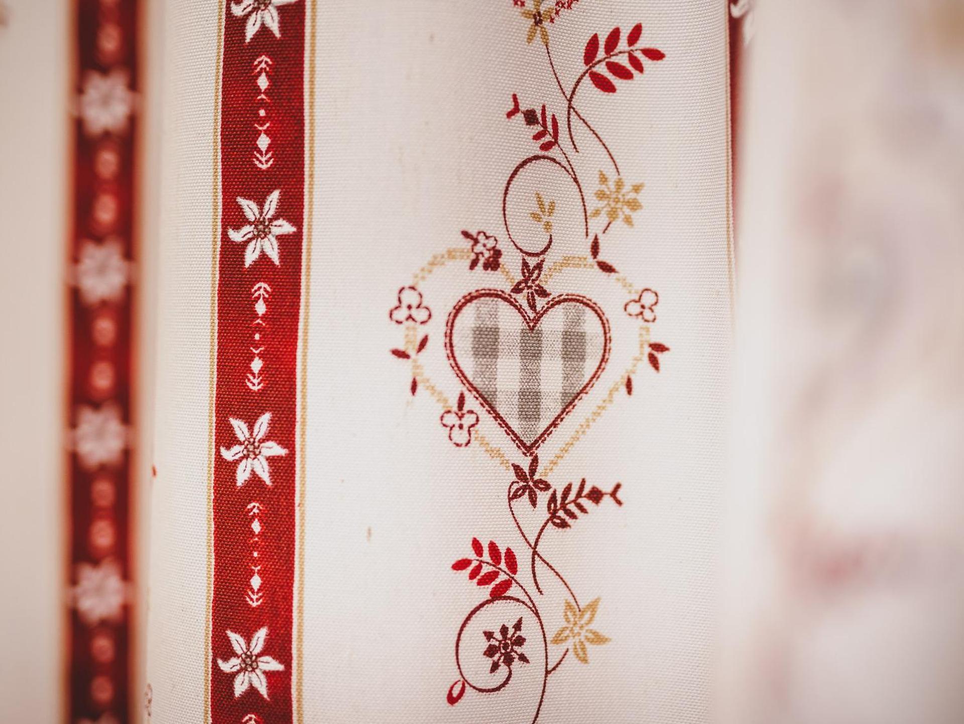 Ferienwohnung Haus Enzian in Rauris Zimmer foto
